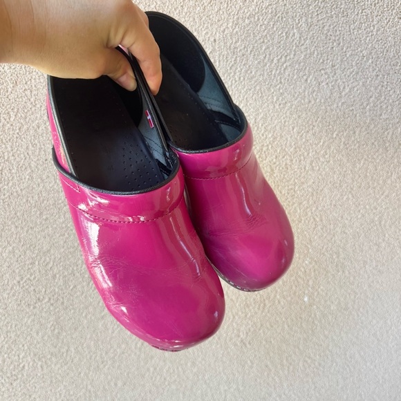 Sanita Clogs Slip On EU Size 41 US Size 10 Fuchsia Patent Leather Round Toe - Picture 4 of 13